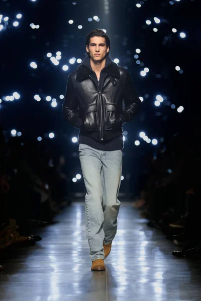 Look 50
